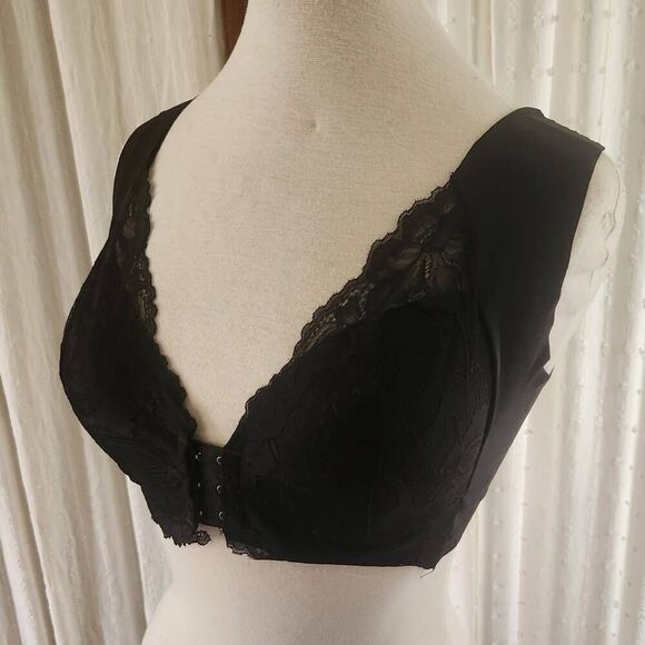 Black lace front hook bralette - Picture 1 of 9
